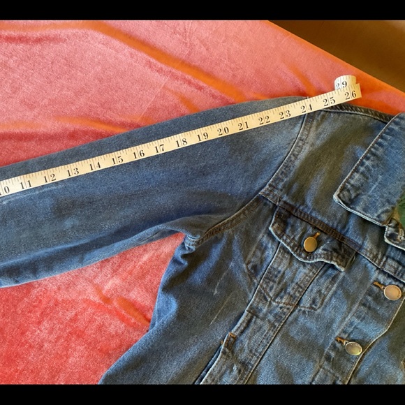 Striking HAND PAINTED mandala jean jacket. Ashley Vintage Charm. - Picture 9 of 11